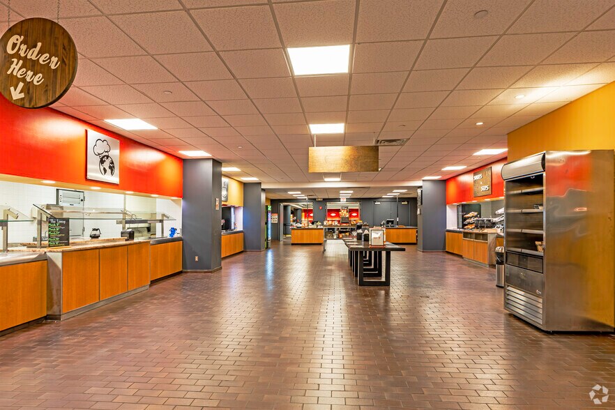 More Photos Of 1 Blue Hill Plz, Pearl River Office For Lease