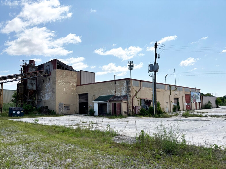 More Photos Of 125 N Blettner Ave, Hanover Industrial For Lease