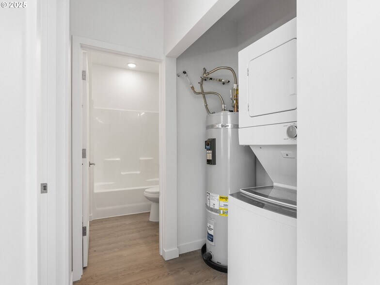 More Photos Of 11 NE 55th Ave, Portland Apartments For Sale