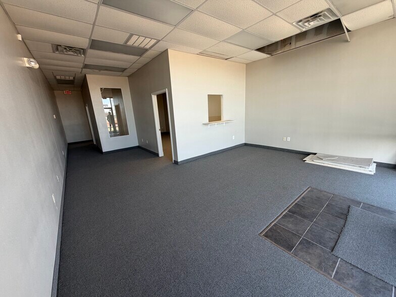 More Photos Of 505 N Interstate 35 Service Rd, Red Oak General Retail For Lease