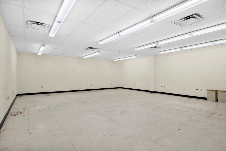 More Photos Of 30-32 N Russell Rd, Albany Office For Sale