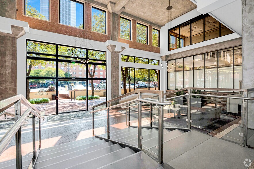 More Photos Of 1801 N Lamar St, Dallas Loft Creative Space For Lease