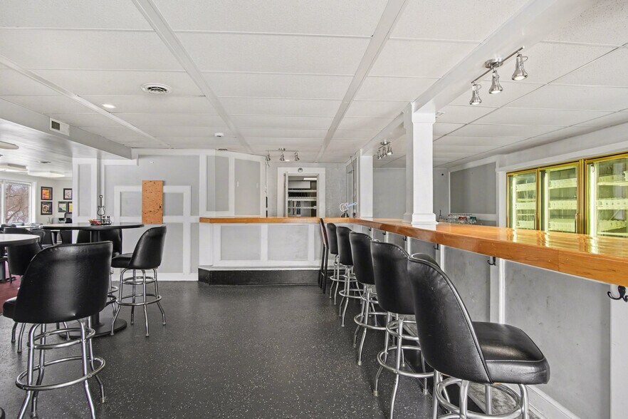 More Photos Of 328 Lake Road East Frk, Hamlin Restaurant For Sale
