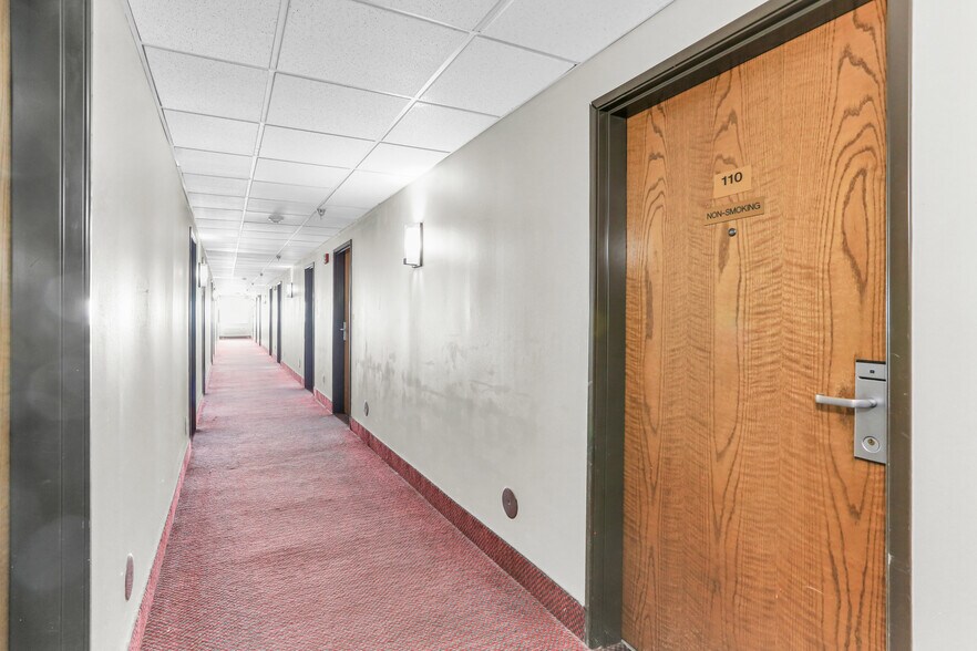 More Photos Of 630 W Main St, El Paso Hotel For Sale