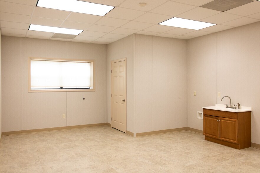 More Photos Of 2131 W Briargate Dr, Bryan Office For Sale