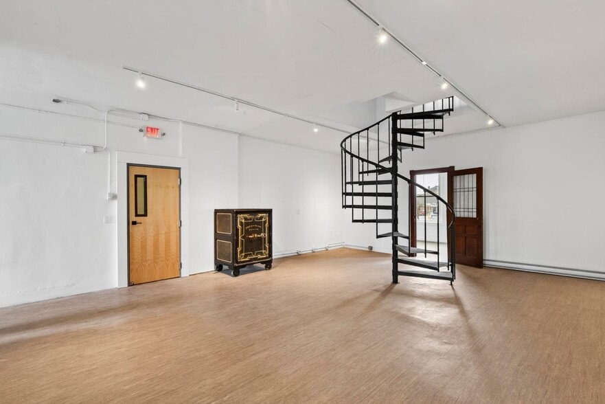 More Photos Of 429 Main St, Rockland Office For Sale