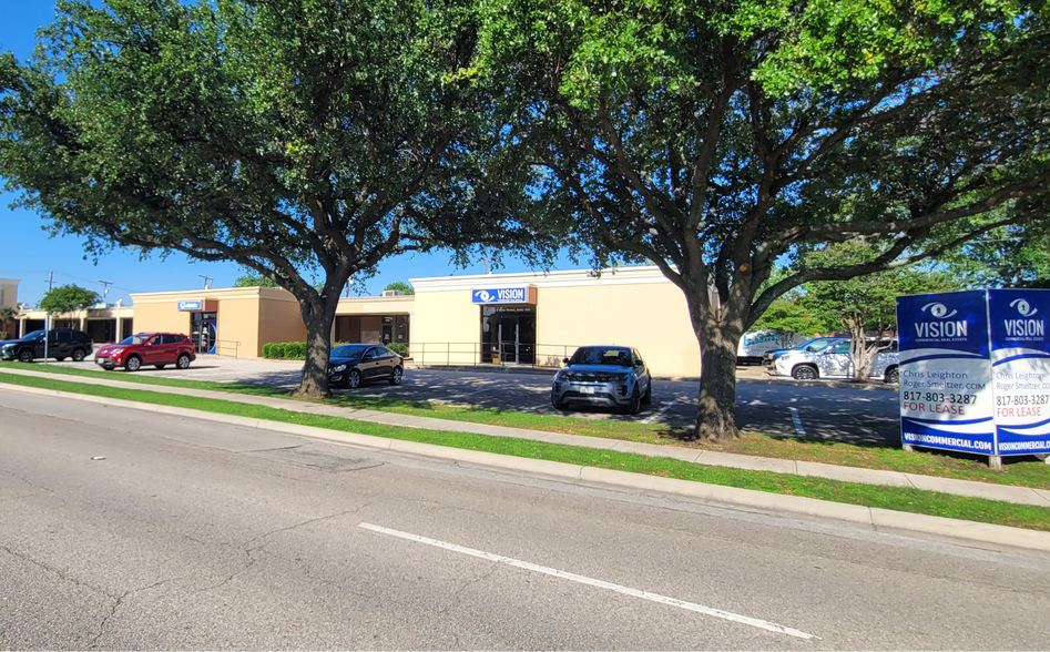 More Photos Of 1340 S main St, Grapevine Office For Sale