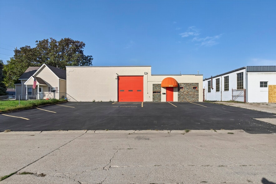 Primary Photo Of 8708 N 28th Ave, Omaha Light Manufacturing For Sale