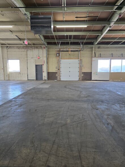 More Photos Of 3400-3450 Oakton St, Skokie Warehouse For Sale