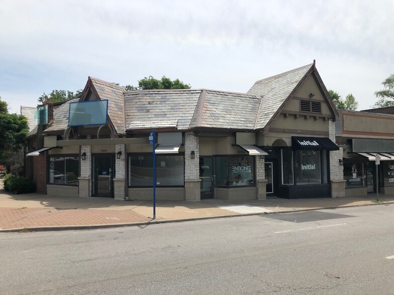More Photos Of 3701-3711 Summit, Kansas City Unknown For Lease