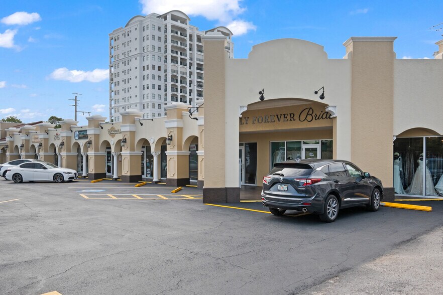 More Photos Of 1530 Dolphin St, Sarasota Storefront For Lease