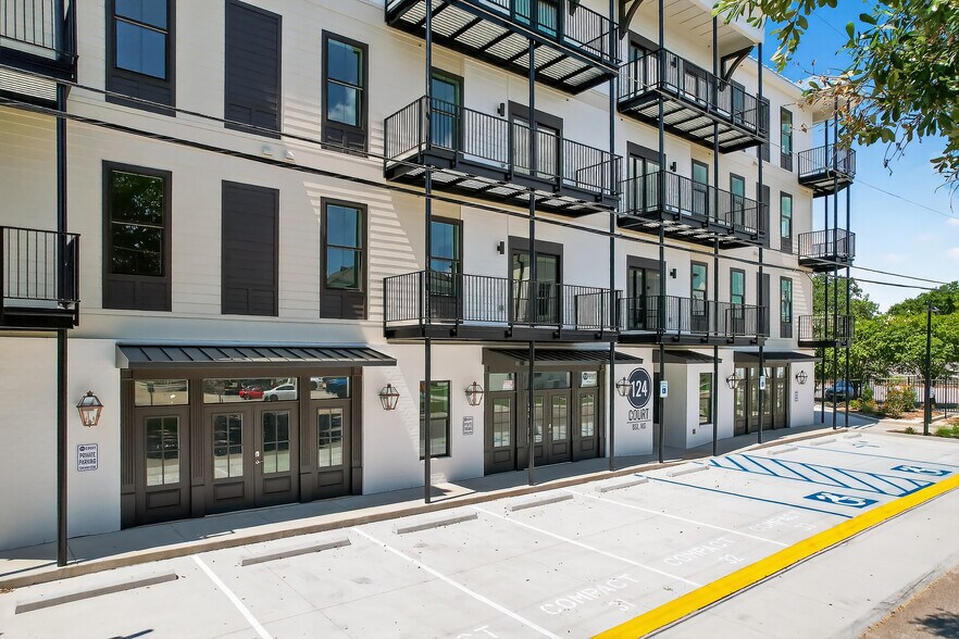 More Photos Of 124 Court St, Bay Saint Louis Office For Sale