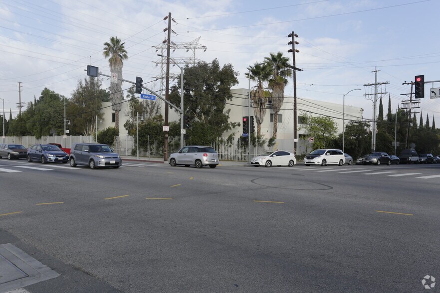 More Photos Of 5461 W Jefferson Blvd, Los Angeles Warehouse For Lease