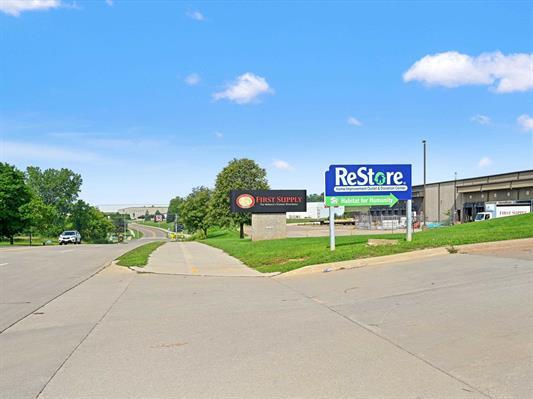 More Photos Of 4949 Chavenelle Rd, Dubuque Industrial For Sale