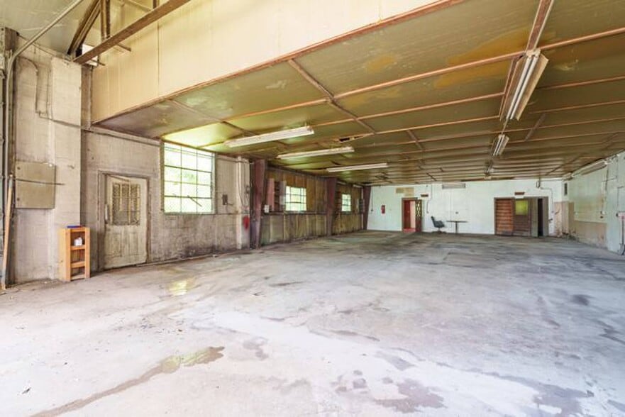 More Photos Of 210 W Main St, Hartford Freestanding For Sale