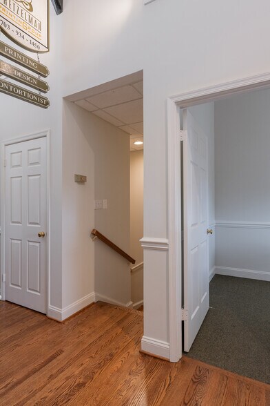 More Photos Of 10470-10476 Armstrong St, Fairfax Medical For Sale