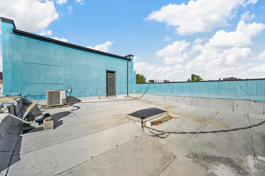 More Photos Of 130 N Main St, Mansfield Storefront Retail Office For Sale
