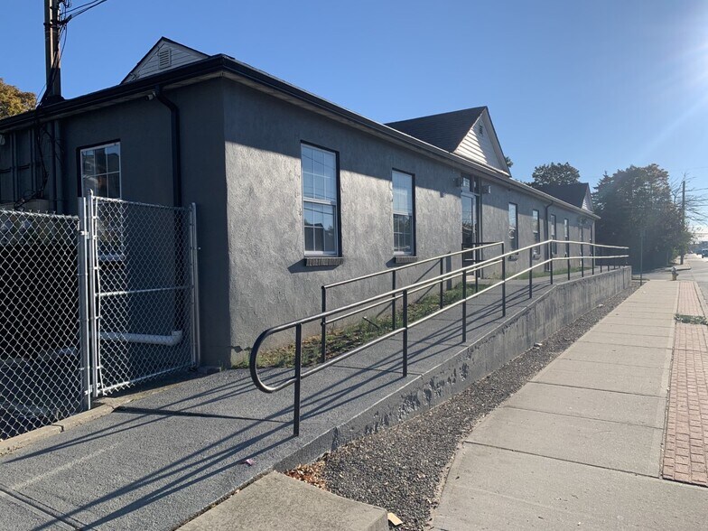 More Photos Of 207 Bayshore Rd, Deer Park Office For Lease