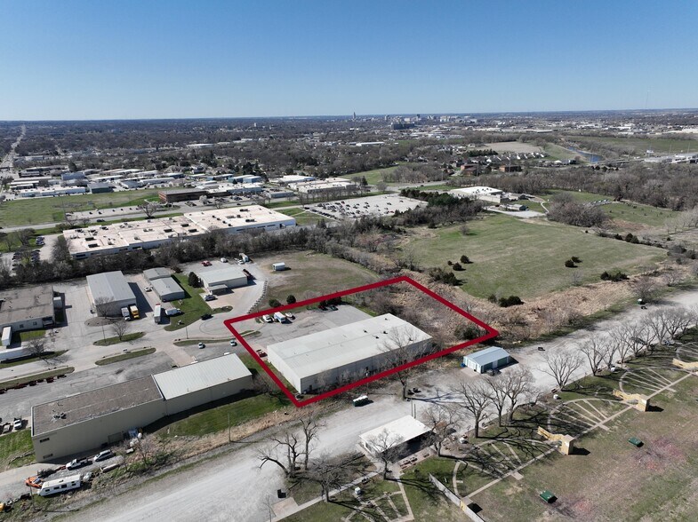 More Photos Of 4700 Douglas Cir, Lincoln Light Distribution For Sale