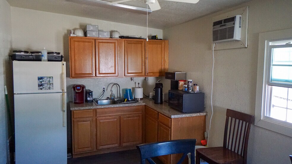 More Photos Of 807 Mcphaul St, Austin Warehouse For Lease