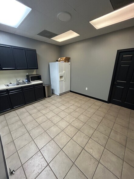 More Photos Of 8825 Eastex Fwy, Beaumont Warehouse For Sale