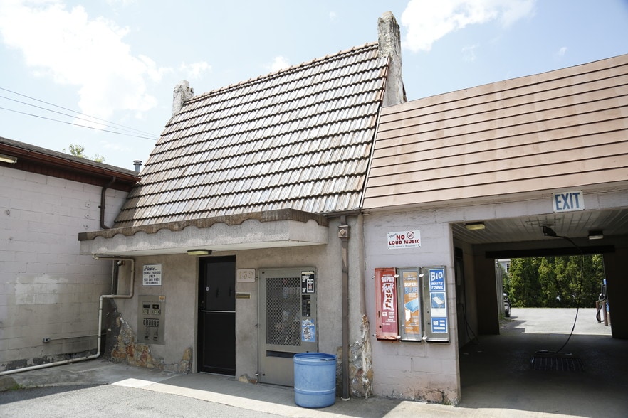 More Photos Of 132 S High St, Morgantown Carwash For Sale