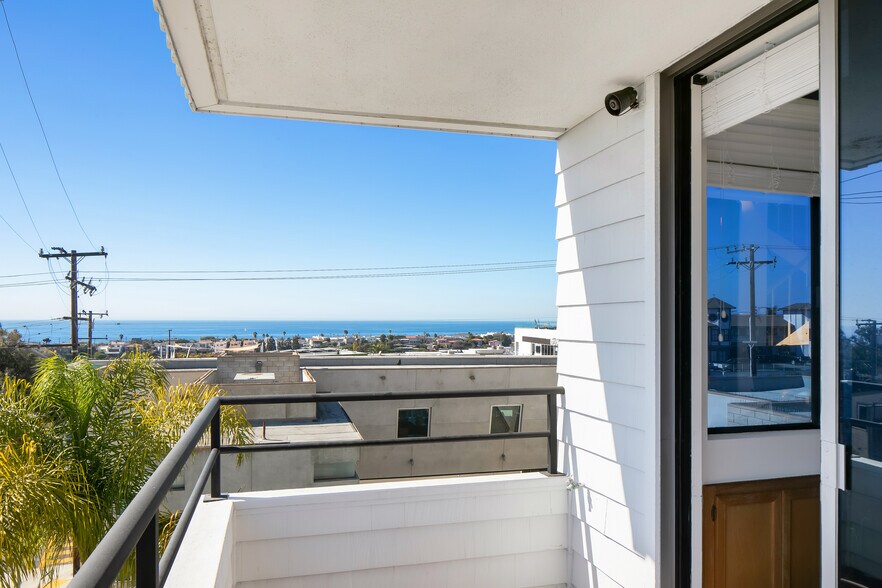 More Photos Of 2200 Pacific Coast Hwy, Hermosa Beach Office For Sale