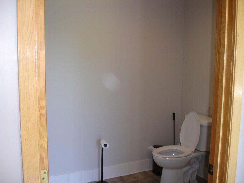 More Photos Of 1461 State Road 16, La Crosse Office For Lease