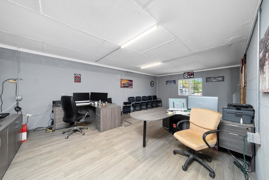 More Photos Of 1610 S Chicago St, Joliet Auto Dealership For Sale