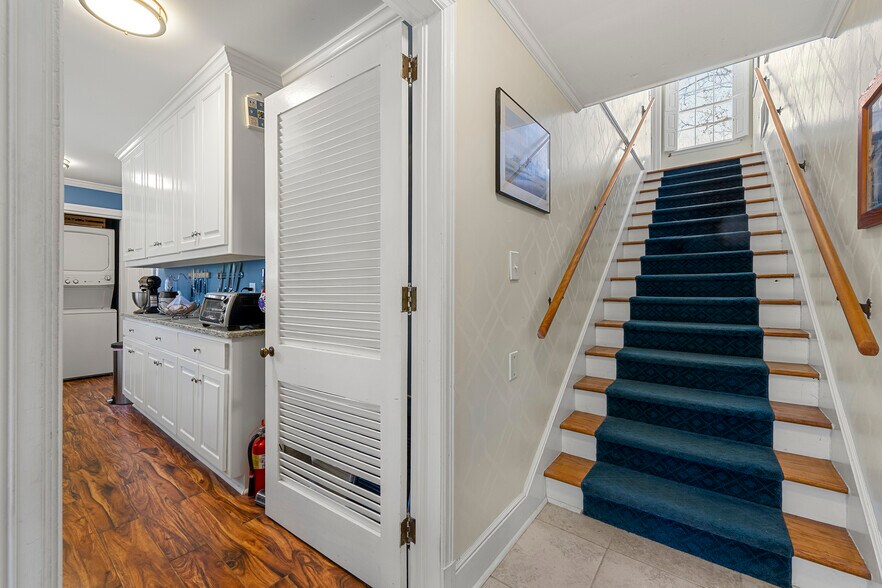 More Photos Of 132 E College St, Griffin Hospitality For Sale