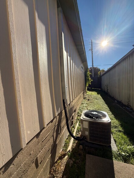 More Photos Of 905 3rd St, Marble Falls Storefront Retail Office For Sale