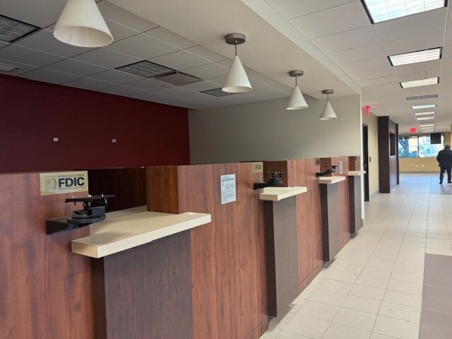 More Photos Of 300 Interstate Corporate Cent, Williston Office For Lease