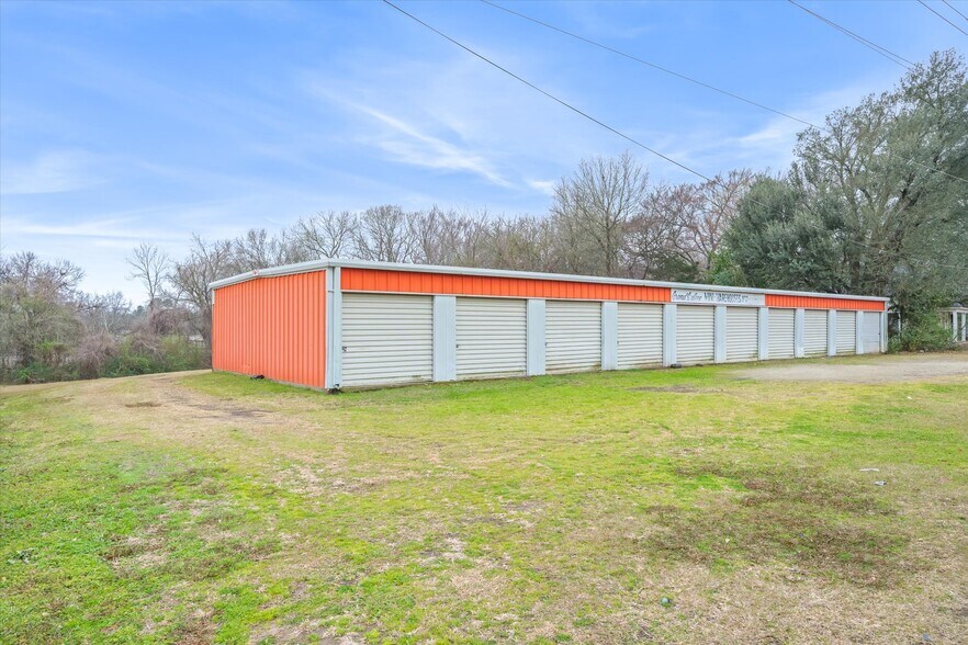 More Photos Of 601 Frank st, Grand Saline Self Storage For Sale