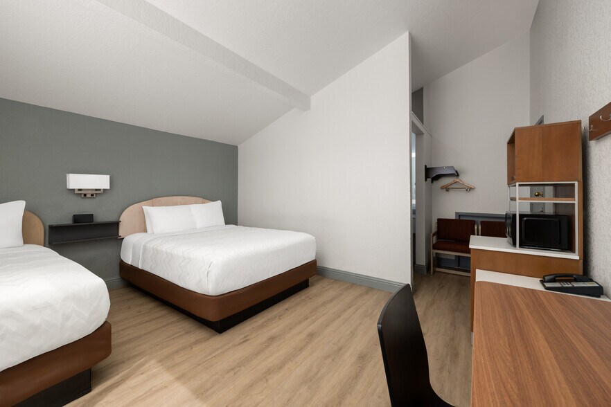 More Photos Of 888 S Main St, Fort Bragg Hotel For Sale