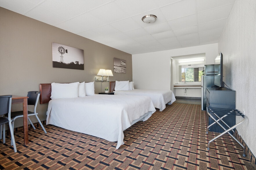 More Photos Of 100 W Wilson St, Valliant Hotel For Sale