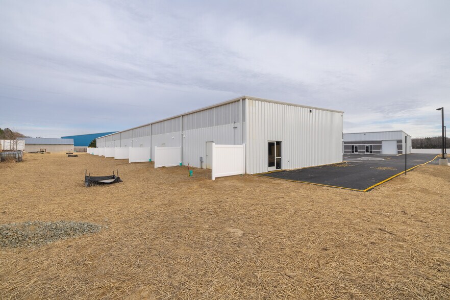 More Photos Of 8145 Pine Ridge Rd, Mechanicsville Flex For Lease