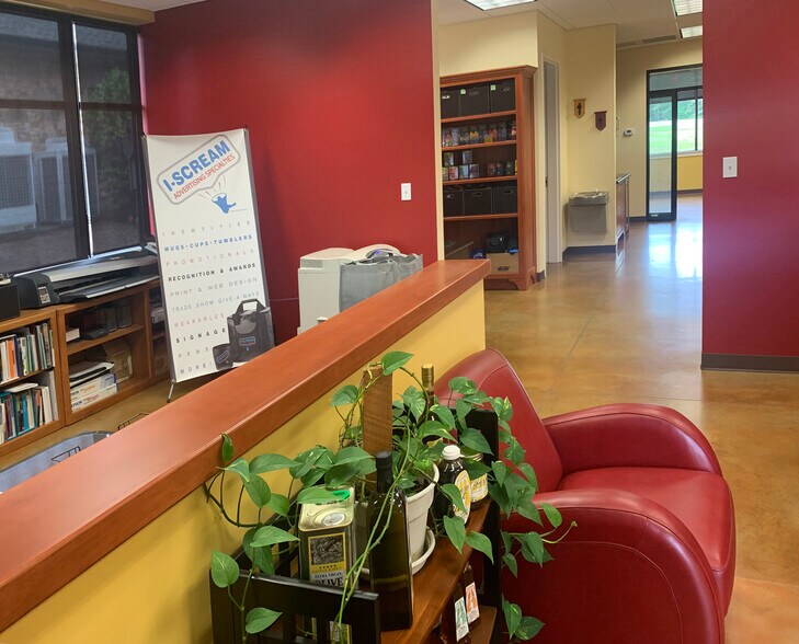 More Photos Of 2015 Stonegate Trail, Vestavia Hills Office For Lease