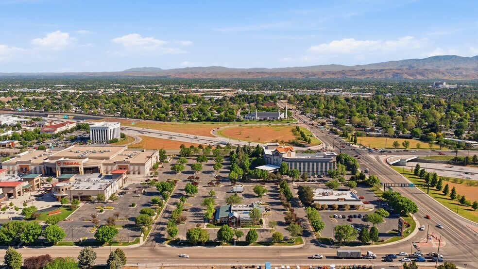 More Photos Of 1749 S Cole Rd, Boise Storefront For Sale
