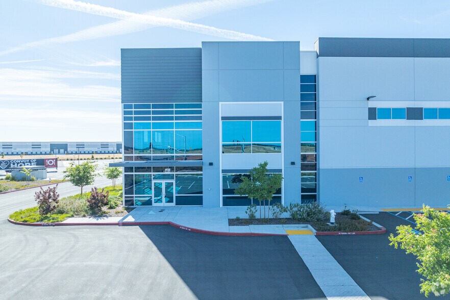 More Photos Of 7810 Metro Air Pky, Sacramento Distribution For Lease