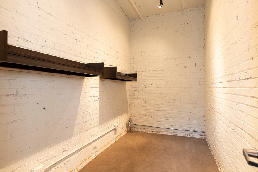 More Photos Of 2420 2nd Ave, Seattle Storefront Retail Office For Sale