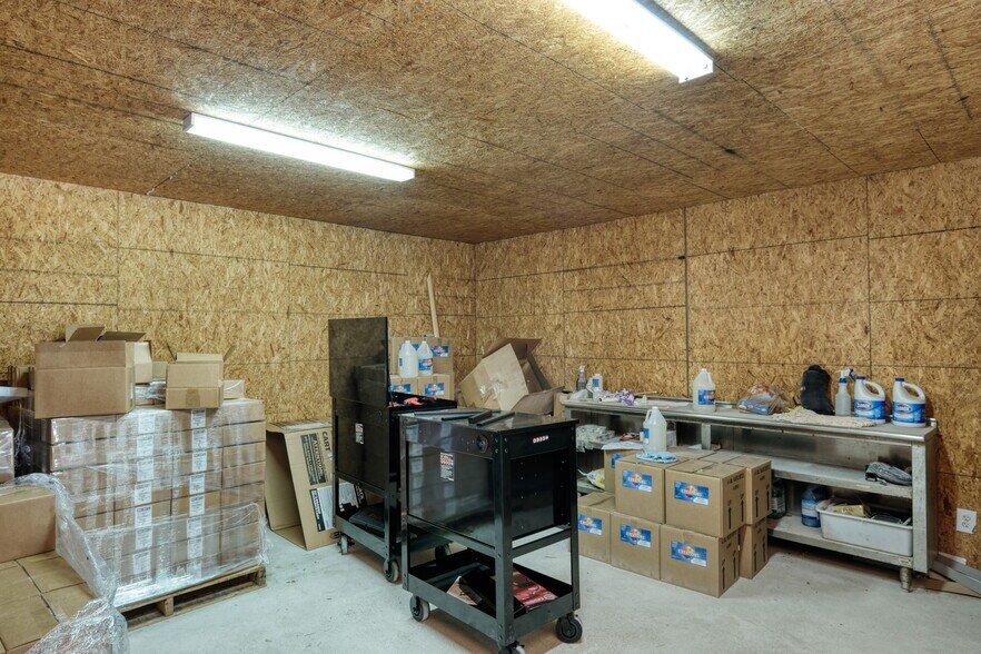 More Photos Of 11 Applegate Cir, Round Rock Distribution For Lease