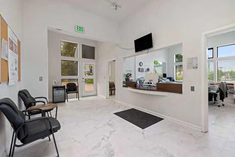 More Photos Of 4114 Bridgeport Way W, University Place Medical For Sale