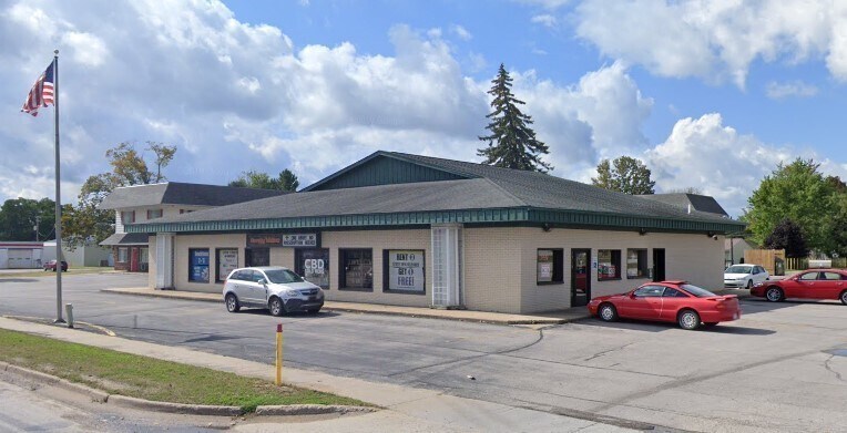 More Photos Of 705 N Cedar St, Kalkaska General Retail For Lease