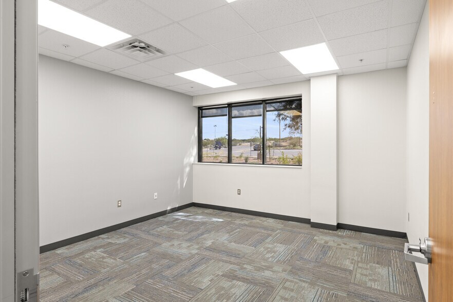More Photos Of 4201 Del Rey Blvd, Las Cruces Office For Sale
