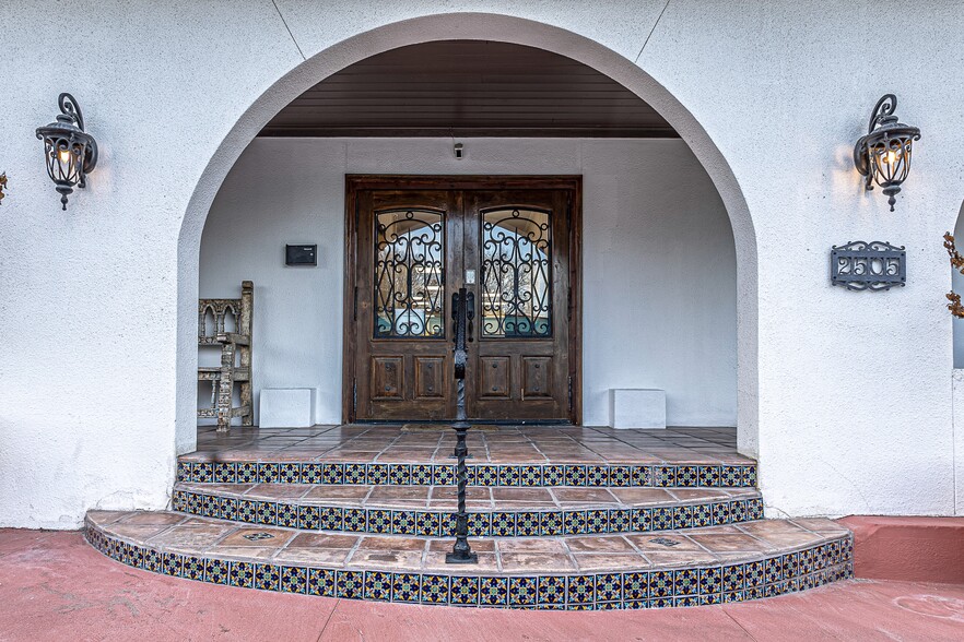 Primary Photo Of 2505 Washington Ave, Waco Office For Lease