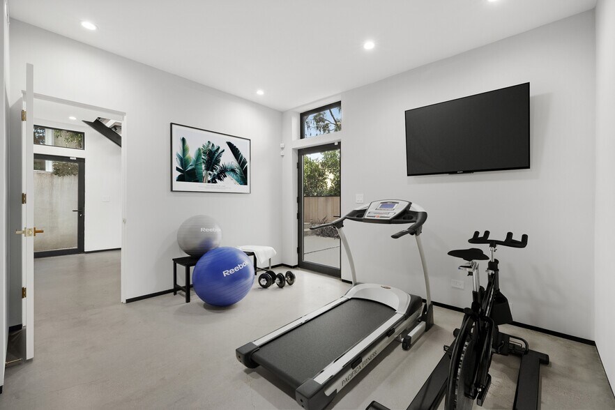More Photos Of 609 Broadway St, Venice Apartments For Sale