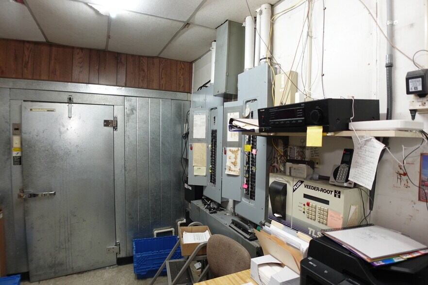 More Photos Of 600 Chestnut St, Kulpmont Service Station For Sale