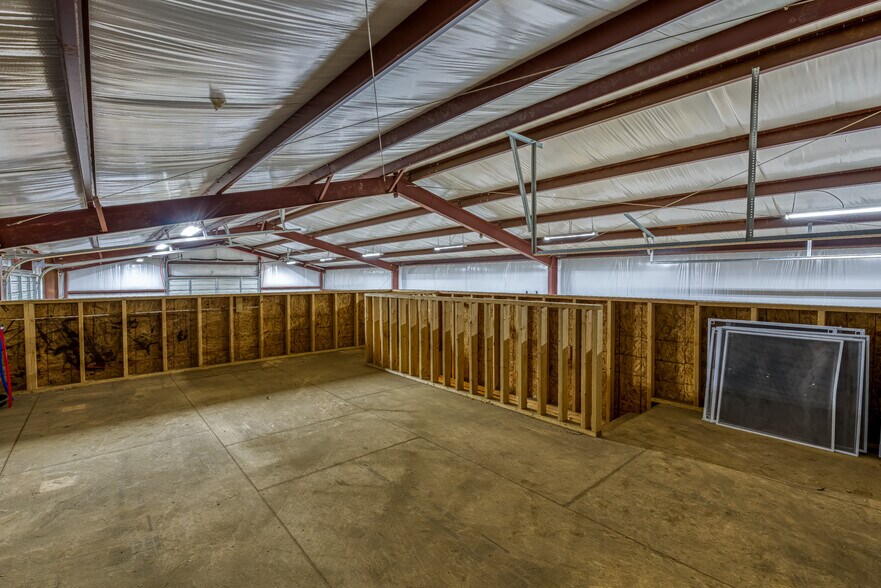 More Photos Of 159 Mitch Ave, Tuscumbia Self Storage For Lease