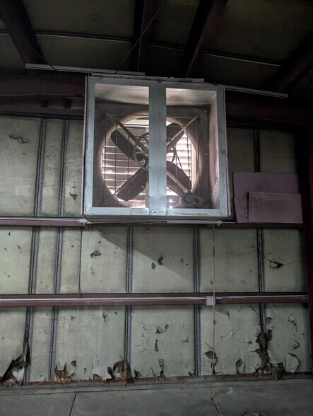 More Photos Of 30 Commerce Park Dr, Dayton Warehouse For Lease