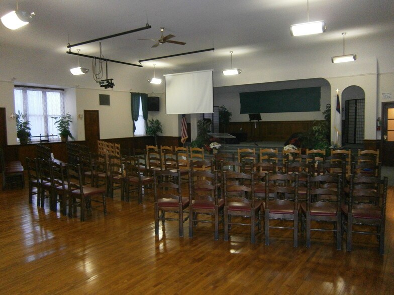 More Photos Of 800 N Superior St, Appleton Religious Facility For Lease